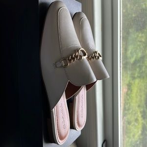 It's in good condition, very beautiful